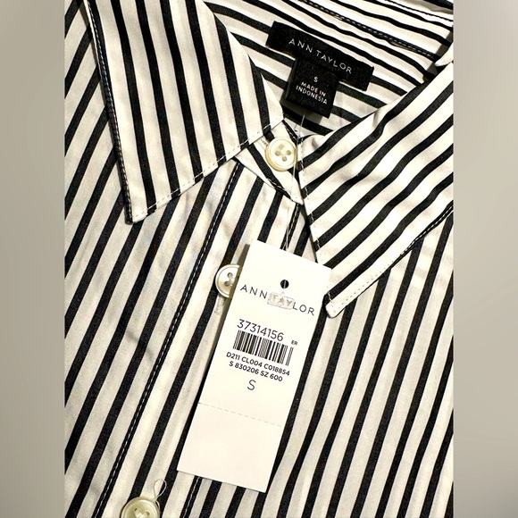 Ann Taylor Pinstripe Blouse! - Picture 2 of 3